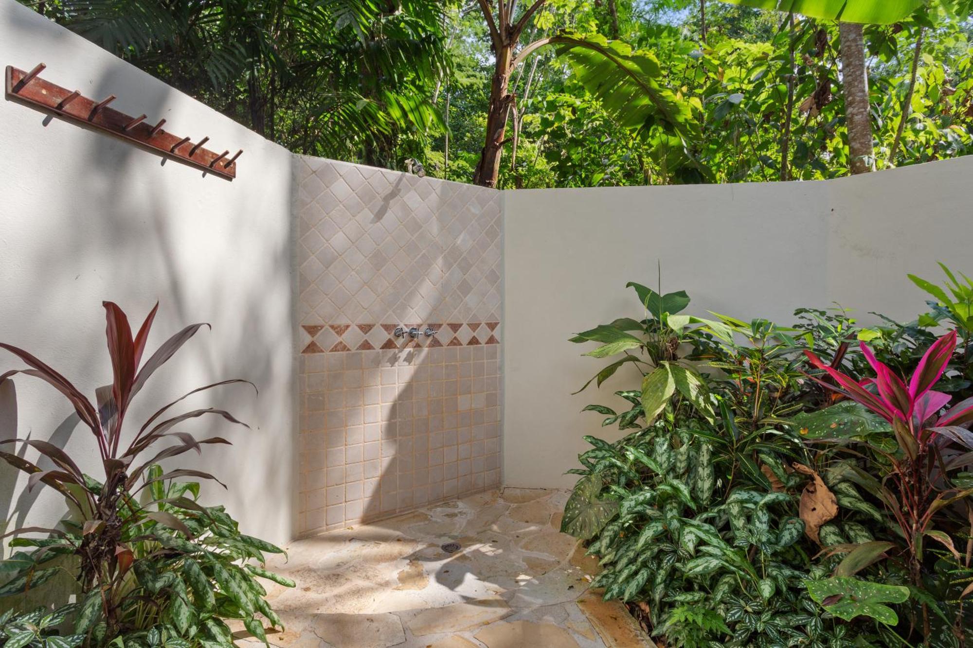 Ian Anderson Caves Branch Jungle Lodge Belmopan Exterior photo